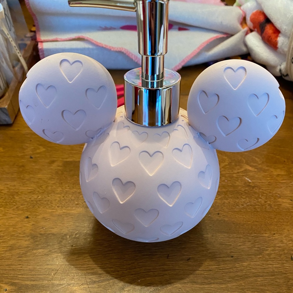 Mickey Mouse Valentines Soap Dispenser! NWT HTF